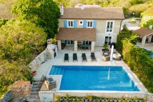 Romantic villa with a large pool surrounded by greenery - by TRAVELER tourist agency Krk ID 2150