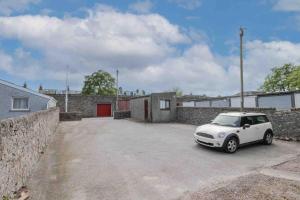 Comfortable West End Flat with Parking Easy Access