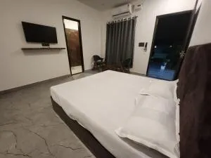 The Lagoon - Shāmli