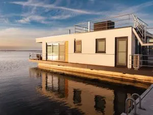 Houseboat in Ribnitz-Damgarten - Beiershagen