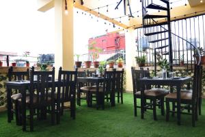 Redstone Regency Hotel