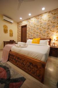 Luxury 3BHK Service Apartment -Golf Course Road, Gurgaon