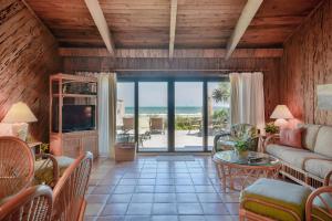 Beachfront with large deck Pool Sea Dunes Sailfish A2