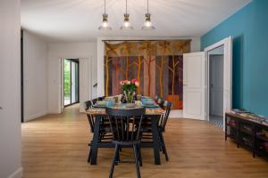 Maisons de vacances La Maison L'Eperon, stylish 5 star villa surrounded by vineyard near Saint Emilion : photos des chambres
