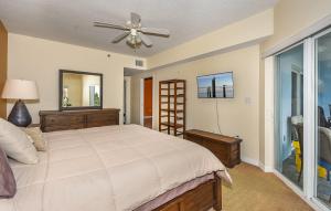 Cozy up in this gorgeous coastal themed 32 condo with views of the estuary OW10-303