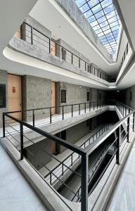 Niran NaiHarn, Serene Studio Retreat, Relife Windy