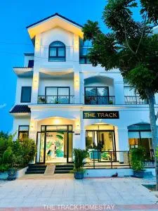 The Track Homestay - Near Bai Dai Beach - Thôn Lập Ðình