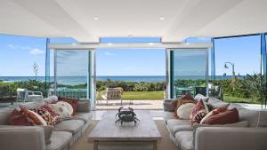 Philotimo - Absolute Beach Front at North Avoca