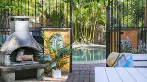 Coastal Cottage with Pool at Copacabana