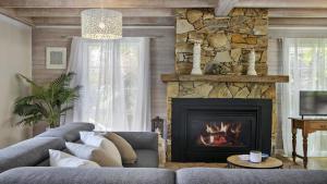 Coastal Cottage with Pool at Copacabana