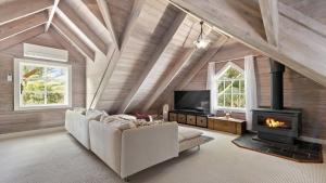 Coastal Cottage with Pool at Copacabana