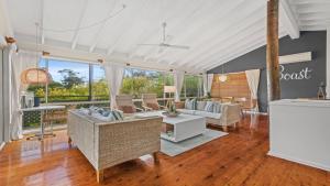 Sublime Beach Getaway, Spacious Balcony with BBQ