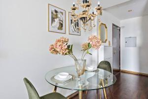 StoneTree - Elegant Studio in Goldcrest View