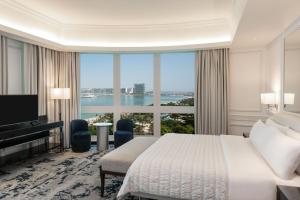 Le Meridien Mina Seyahi Beach Resort & Waterpark