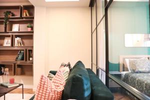 Stylish and Quiet Apt with Balcony