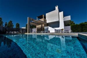 obrázek - Xenos Villa 1 With Private Swimming Pool, Near The Sea