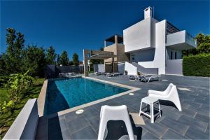 Xenos Villa 1 With Private Swimming Pool Near The Sea