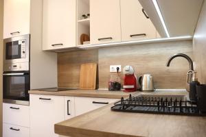 Stylish and Quiet Apt with Balcony