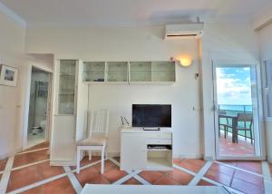 Skol 536 - Great One Bed Apartment with Wonderful Sea View.