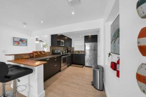 Biscayne Shore #2 - 3 2 - Charming and Tropical