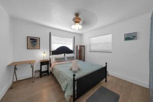 Biscayne Shore #2 - 3 2 - Charming and Tropical