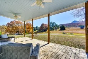 Beautiful Farmhouse with Pilot Mtn State Park Views! - King