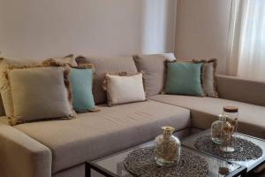 Bouganville - Apartment with Terrace & Shared Pool