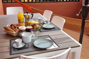 Bouganville - Apartment with Terrace & Shared Pool