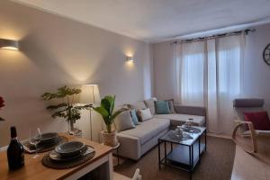 Bouganville - Apartment with Terrace & Shared Pool