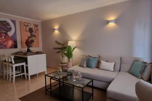 Bouganville - Apartment with Terrace & Shared Pool