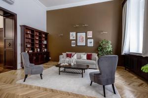 Luxe, Historic Home Downtown Landmarks 19 Century