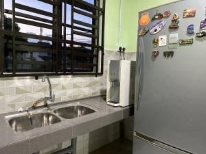 Homestay Kuantan Pantai Batu Hitam No14 L4