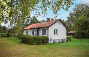 Lovely Home In Simrishamn With Kitchen