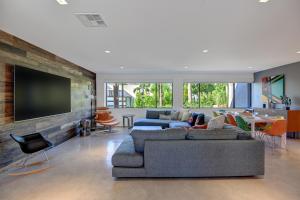 Ultra Luxury Resort Like Compound Pool, Spa, Fire Pit- Close to Everything- 4BD2.5BTH