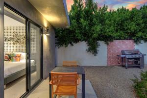 Ultra Luxury Resort Like Compound Pool, Spa, Fire Pit- Close to Everything- 4BD2.5BTH