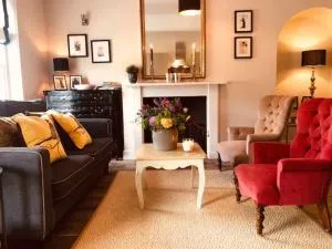 Pass the Keys Old Beams Luxury Style & Comfort in Town Centre - Monyash