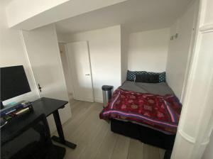 Luxury Artistic 2 Bedroom wBalcony-Great Location Central London