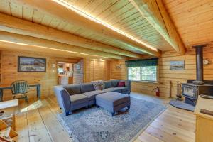 Historic Century-Old Cabin in Downtown Hope