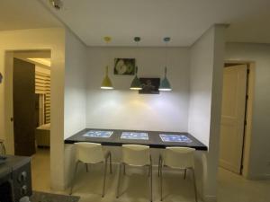 60 percent Off Deluxe Ocean View Rooms FREE Pool and FREE Sauna Access Included Perfect Location Near US Embassy, NAIA, Makati, BGC, Mall of Asia, and Chinatown Dont Miss Out Book Now and Save Updated Price 2025