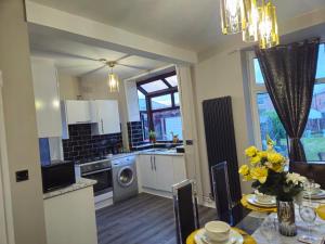 Clifton House, For Holidays, Contractors, Relocation, Work, Etc, Free Parking and Wifi