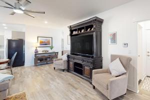 4BR Scenic Dog-Friendly Home with Large Yard