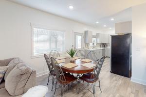 4BR Scenic Dog-Friendly Home with Large Yard