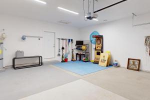 4BR Scenic Dog-Friendly Home with Large Yard