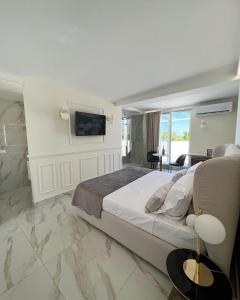 King Suite with Spa Bath
