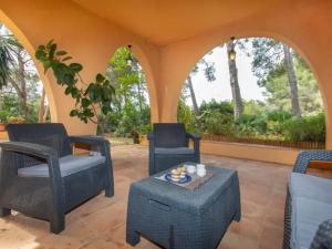 MagnÃfica villa con piscina en zona bosque Sant Jordi de Alfama