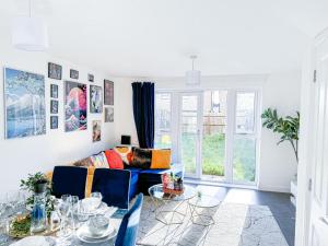 Family, Group & Contractor Stay - Sleeps Upto 9 Guests with Free Parking