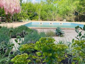 1700s Country House with large Private Pool & Gardens