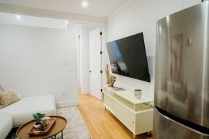 1288-4R Newly furnished Prime UES 2BR