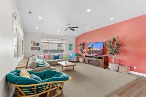 PV 110 Themed Rooms, PS4, Ping Pong, Pack n` Play, Electric Fire Place, Games, and More