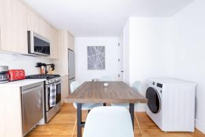 323-2 Specious 2BR Williamsburg